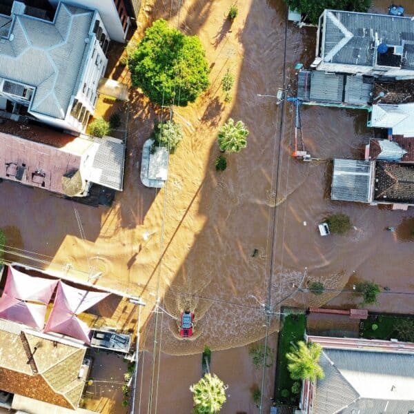 Inundações na Região Metropolitana de Porto Alegre: Cidades Submersas e Aeroporto Fechado